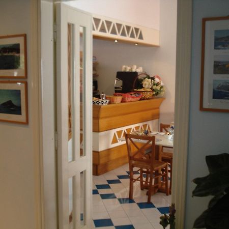 Hotel La Lampara Golfo Aranci Exteriör bild