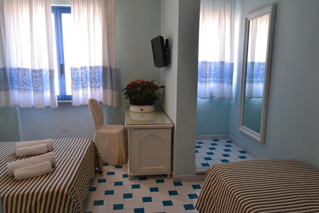 Hotel La Lampara Golfo Aranci Exteriör bild