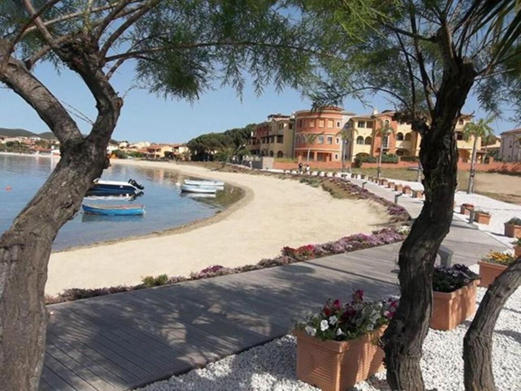 Hotel La Lampara Golfo Aranci Exteriör bild
