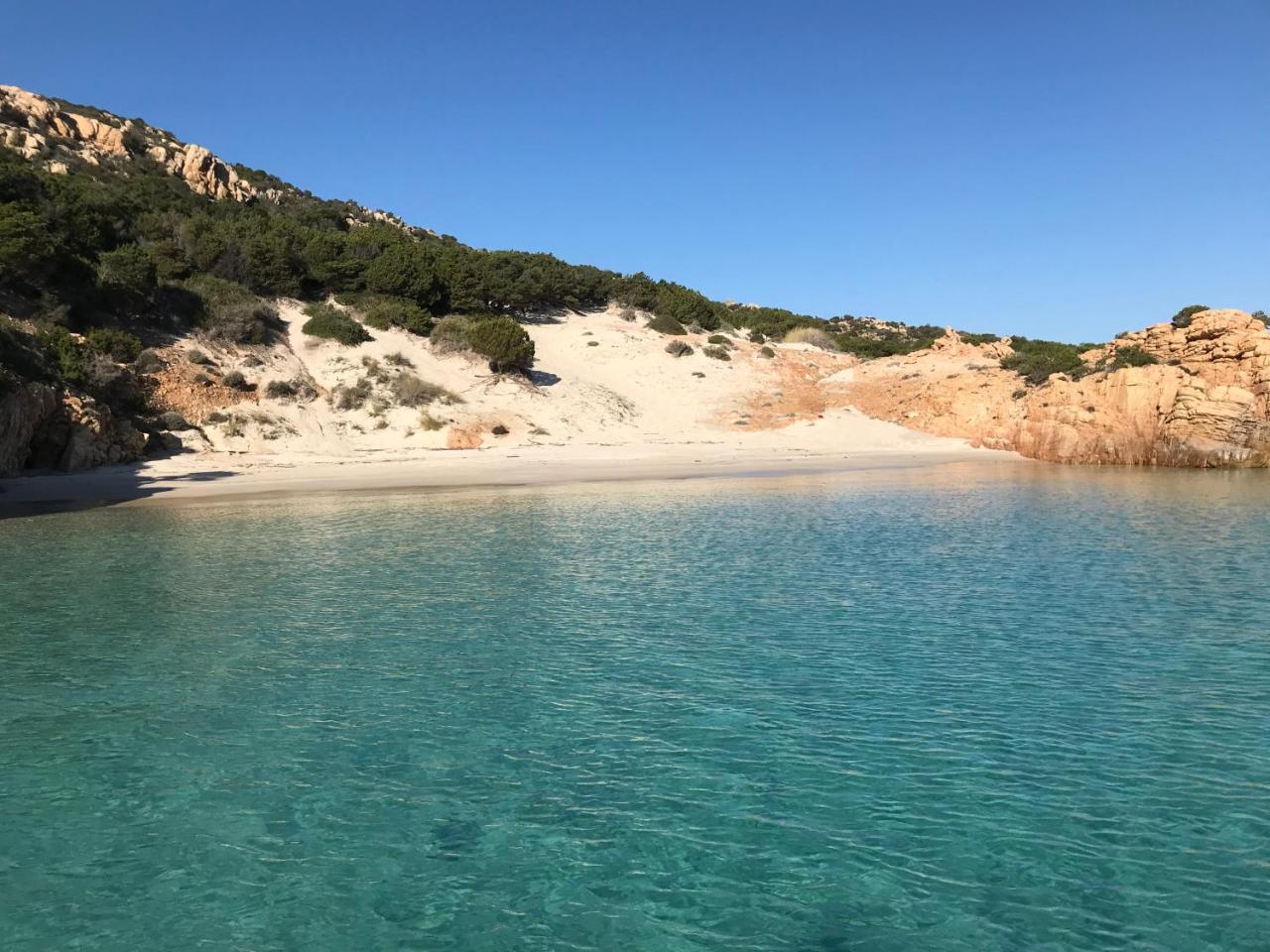 Hotel La Lampara Golfo Aranci Exteriör bild