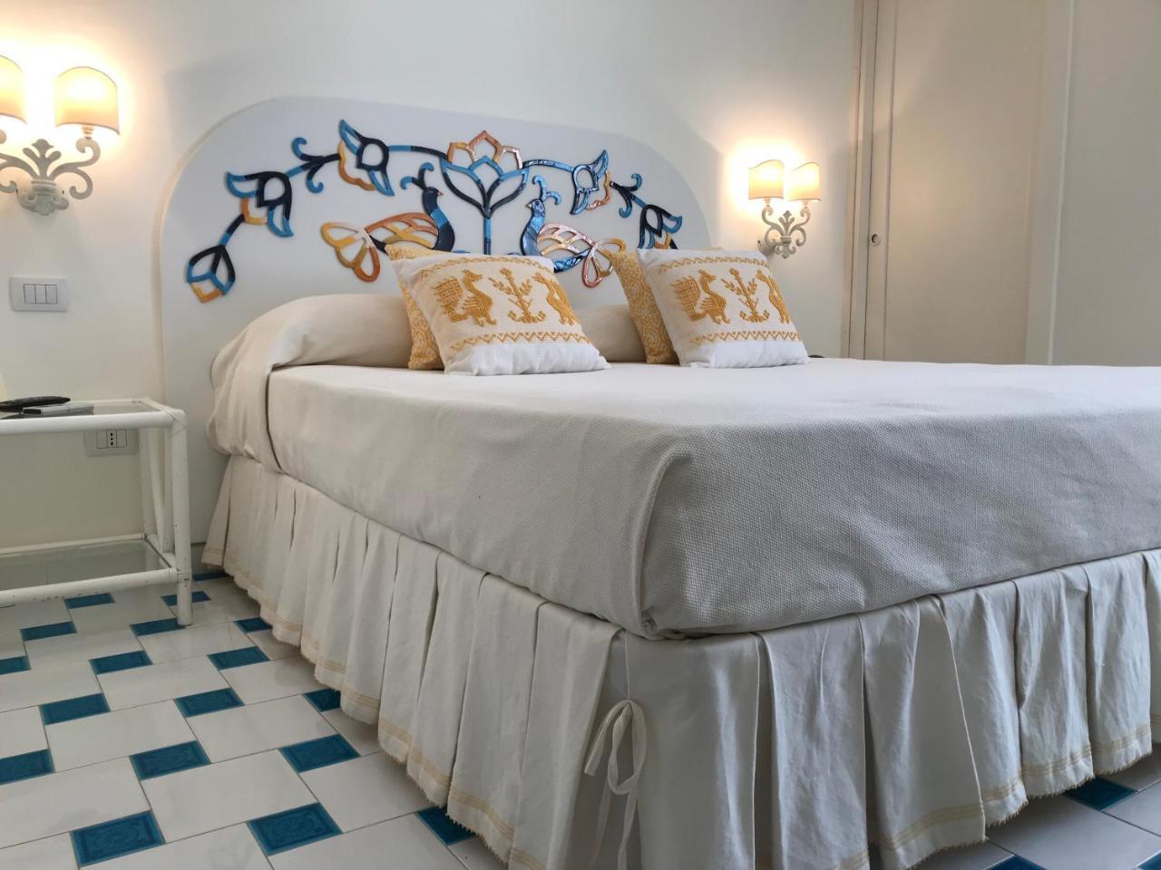 Hotel La Lampara Golfo Aranci Exteriör bild